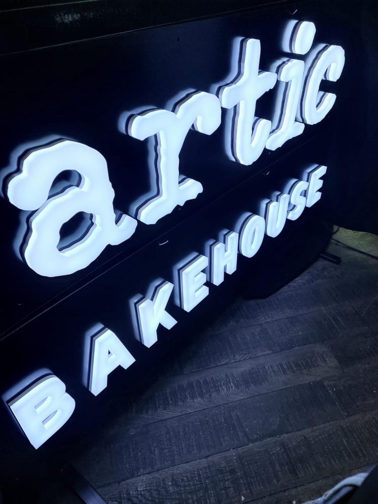 artic bakehouse 3D svetelna pismena